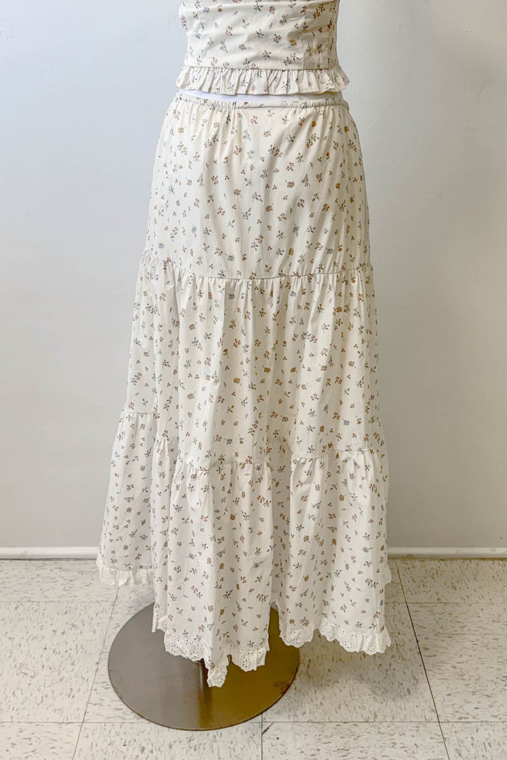 Bohemian-Inspired Floral Maxi Skirt with Vibrant Prints and Comfortable Fit