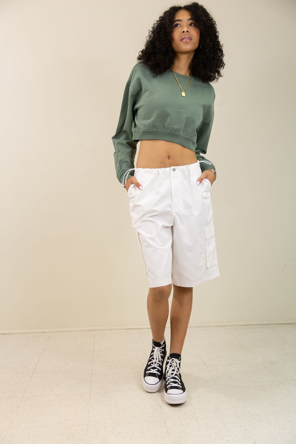 Urban-Inspired West Coast Cargo Shorts Combining Practicality and Street Style