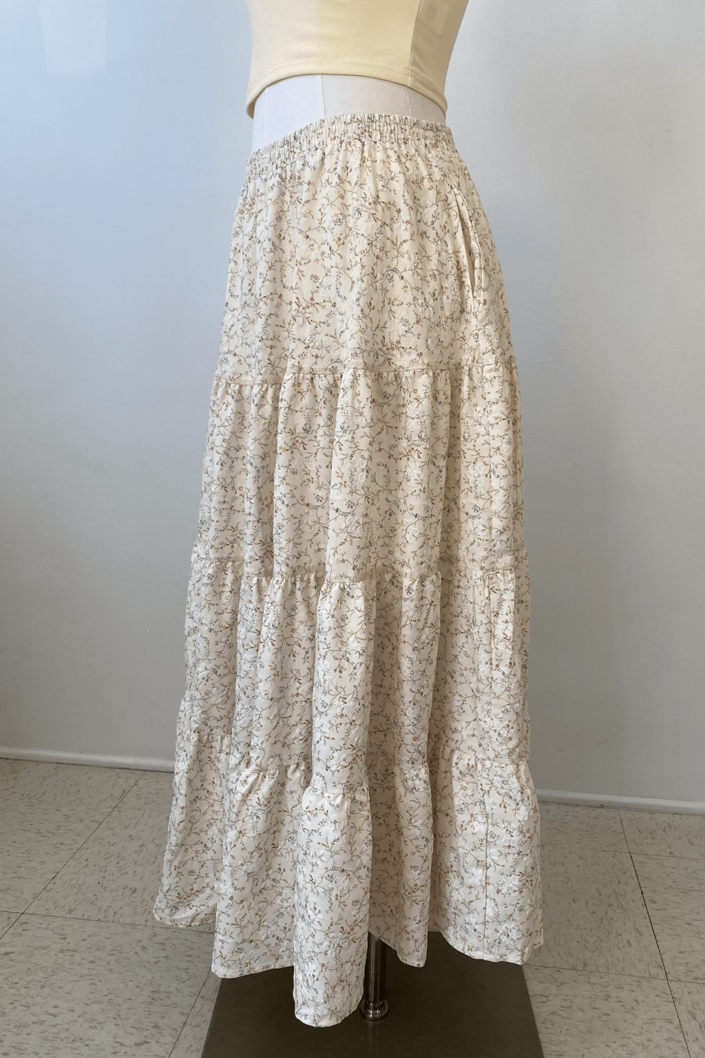 Elegant Floral Maxi Skirt for a Flowing, Feminine Look